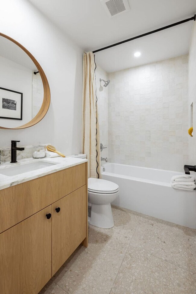 Building Photo - 4747 Marina Dr