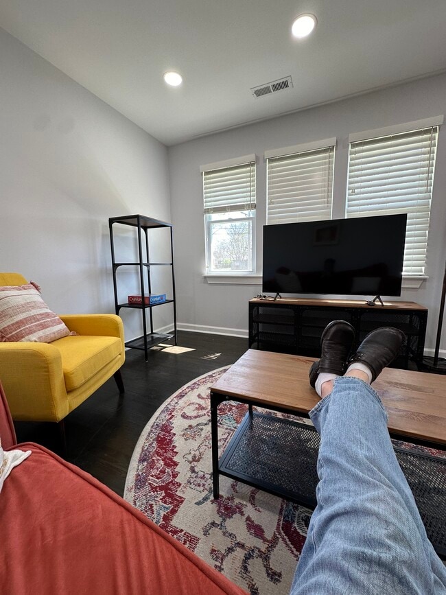 Building Photo - 2828 Emery Dr