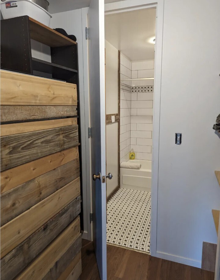 Building Photo - 1 E Scott St