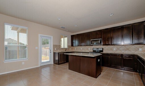 Building Photo - COMAL ISD, 2600+ sq ft, Ridge of Silverado...