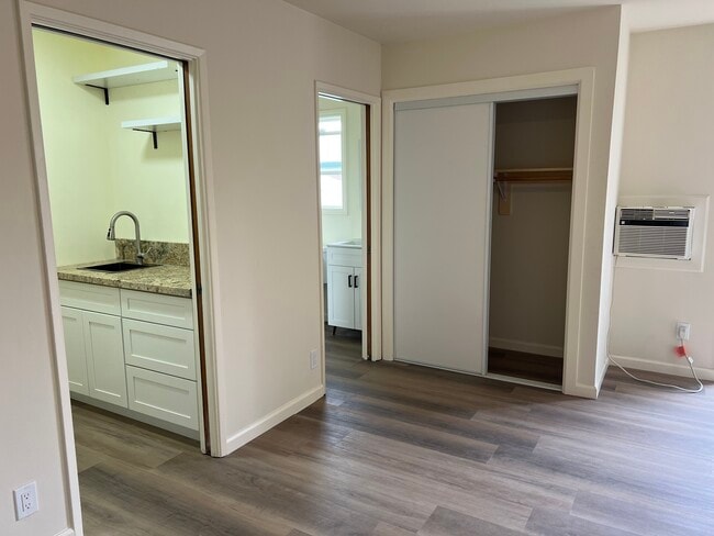 Building Photo - 12224 Beverly Blvd