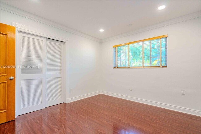 Building Photo - 10241 SW 99th Ave