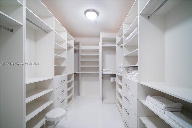 Building Photo - 17475 Collins Ave