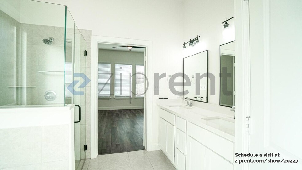 Building Photo - 631 Gould St