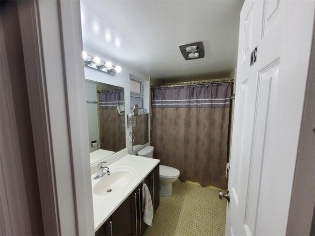 Building Photo - 3000 S Course Dr