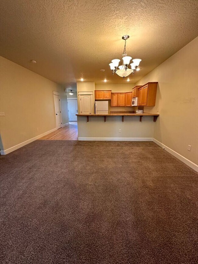 Building Photo - Great Southeast Boise Location!