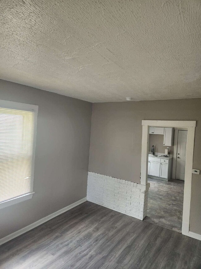 Building Photo - "Charming 3-Bedroom on Durkee Avenue, Clev...