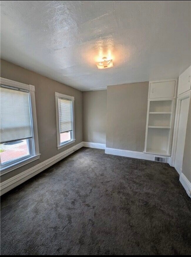 Building Photo - 1913 Evans Ave