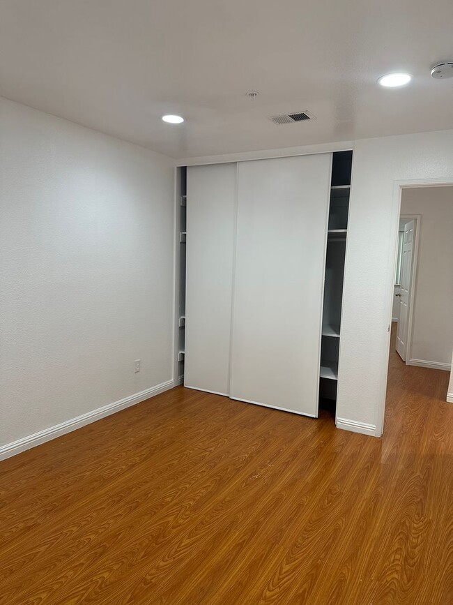 Building Photo - Stunning 3 Bed 3 Bath Duplex in Placentia with Open Floor Plan and Vaulted Ceilings.