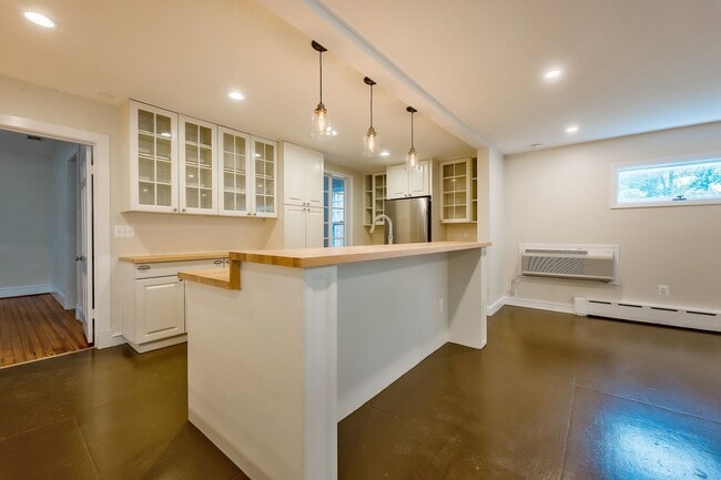 Building Photo - Classic Chevy Chase Charm in NW DC Availab...