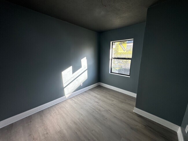 Building Photo - 236 W 29th St