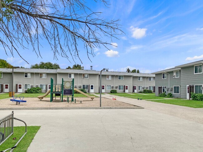 Building Photo - Holiday Village