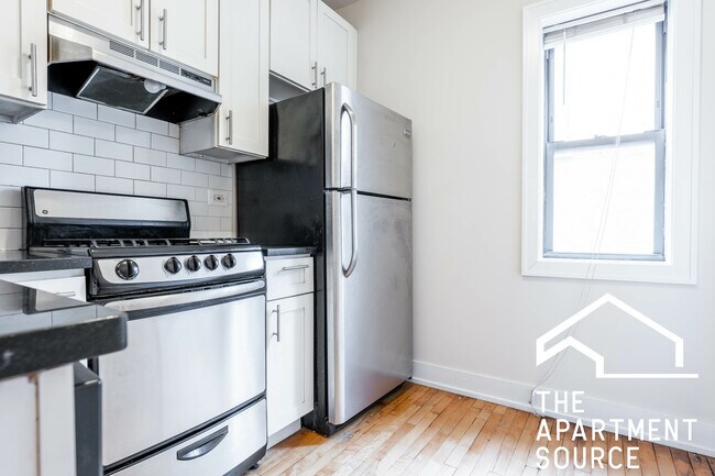 Building Photo - 625 W Melrose St