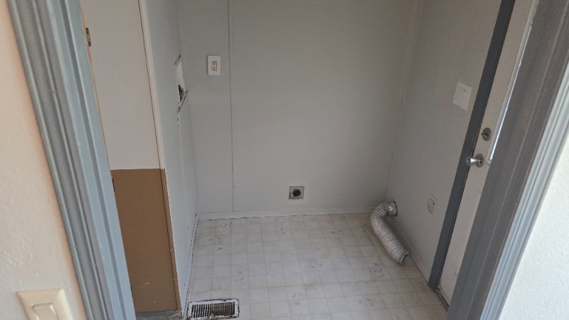Building Photo - 1430 Highland Dr