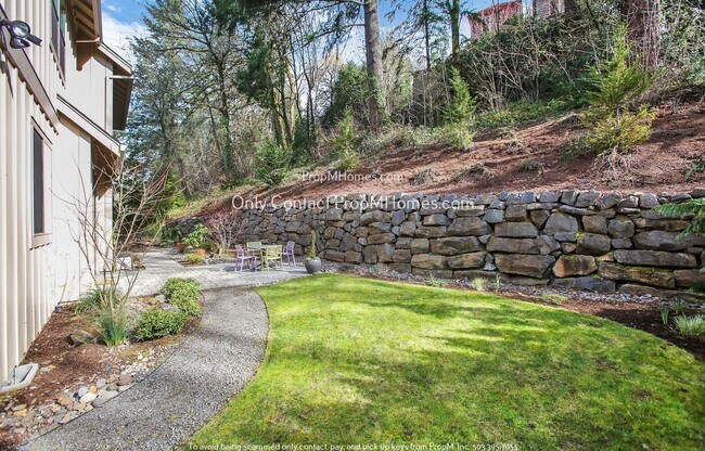 Building Photo - Stunning & Beautiful Four Bedroom Home In ...