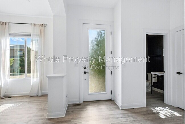 Building Photo - 6619 Mariposa Ct