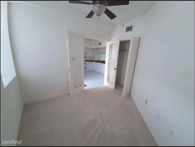 Building Photo - 6495 Shoreline Dr