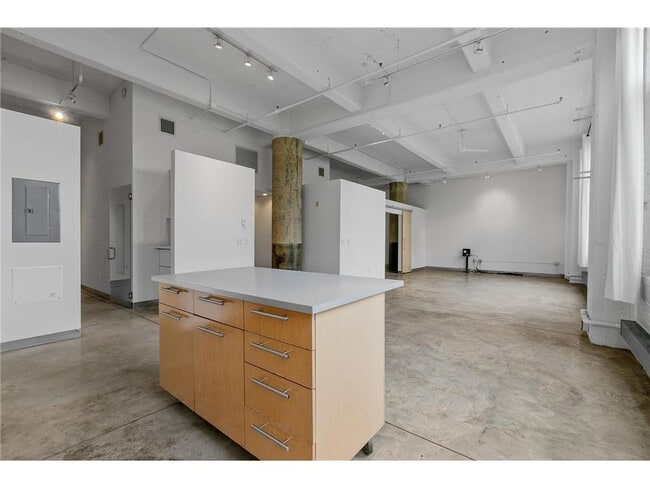 Building Photo - 700 N Washington Ave