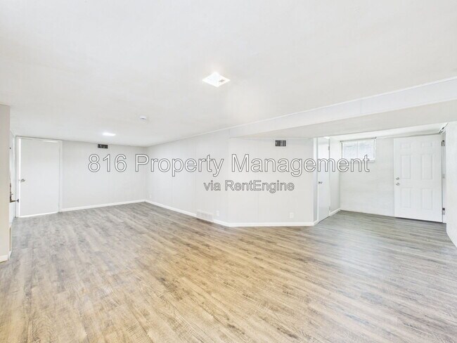 Building Photo - 8511 Crystal Ave