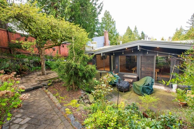 Building Photo - Magnolia 4 bedroom, 3 bathroom