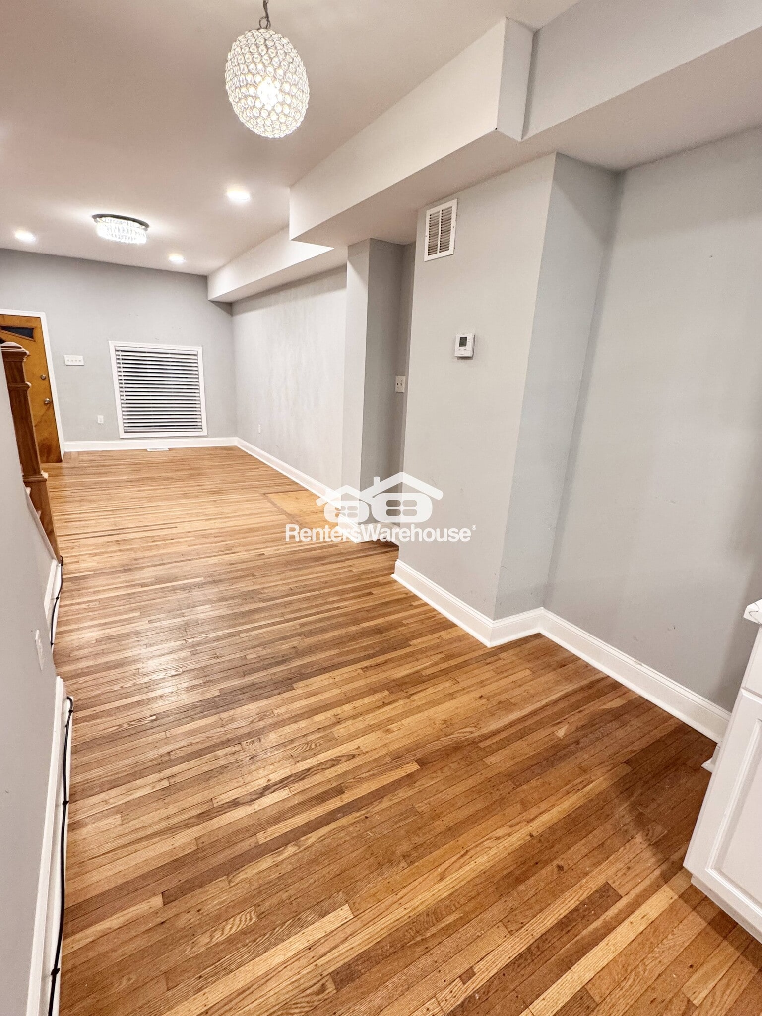 Building Photo - 627 S Curley St