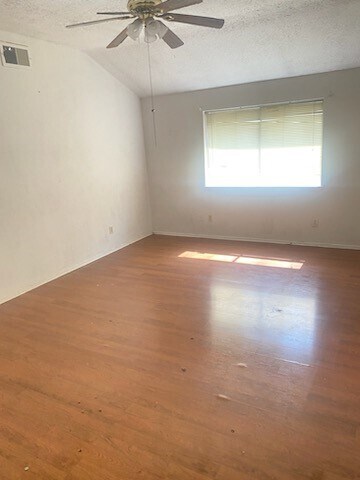 Building Photo - 1715 Meadow Green Dr