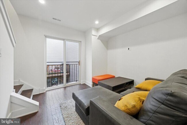 Building Photo - 1138 MOUNT VERNON St