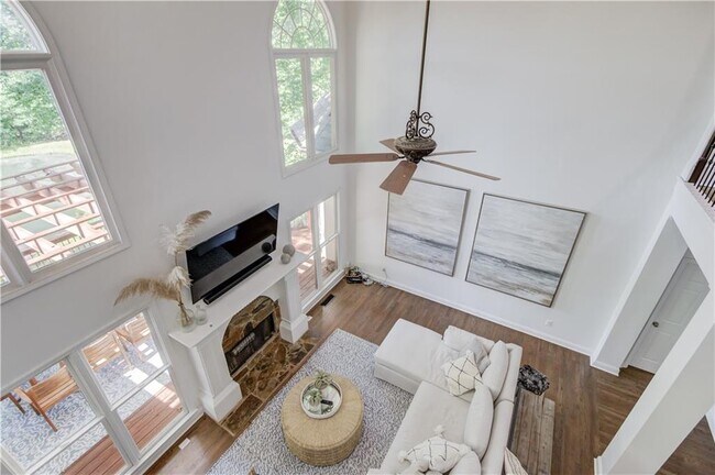 Building Photo - 2870 Roanoke Rd