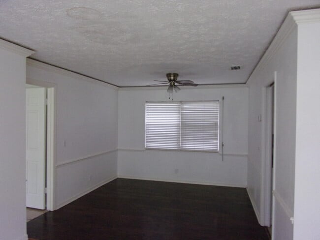 Building Photo - 513 SE Crosspoint Dr