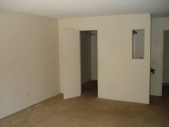 Building Photo - Carlsbad Condo, Close to Good Schools w/ L...