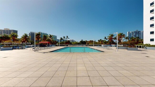 Building Photo - 3625 N Country Club Dr
