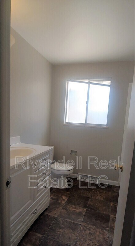 Building Photo - 524 S Victor Way
