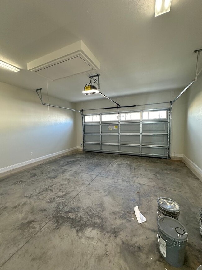 Building Photo - Gorgeous New Contsruction 3 bedroom/2 full...
