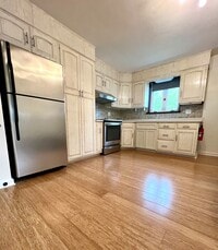Building Photo - Gorgeous 3-Bedroom Townhome with One-Car Garage in Roxborough! Available NOW!