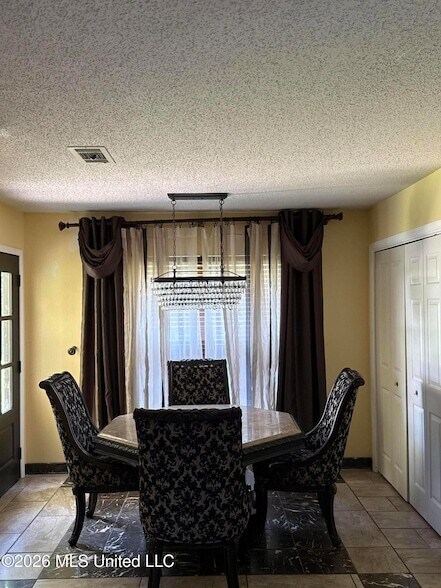 Building Photo - 11278 River Bend Dr