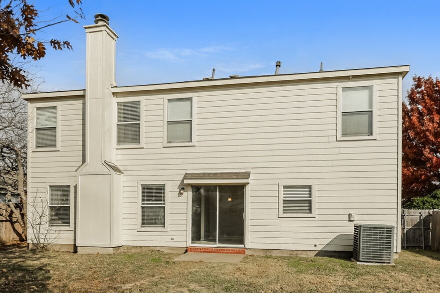 Building Photo - 6736 Meadowcrest Dr