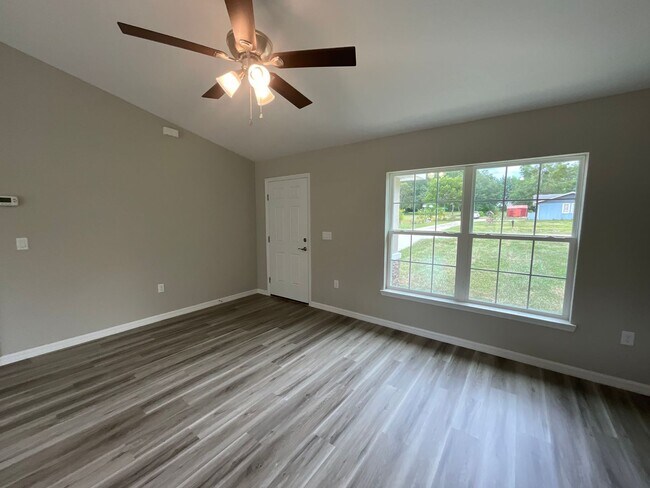 Building Photo - Beautiful  Home!