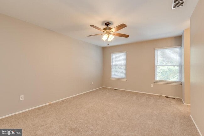 Building Photo - 6204 Red Haven Dr