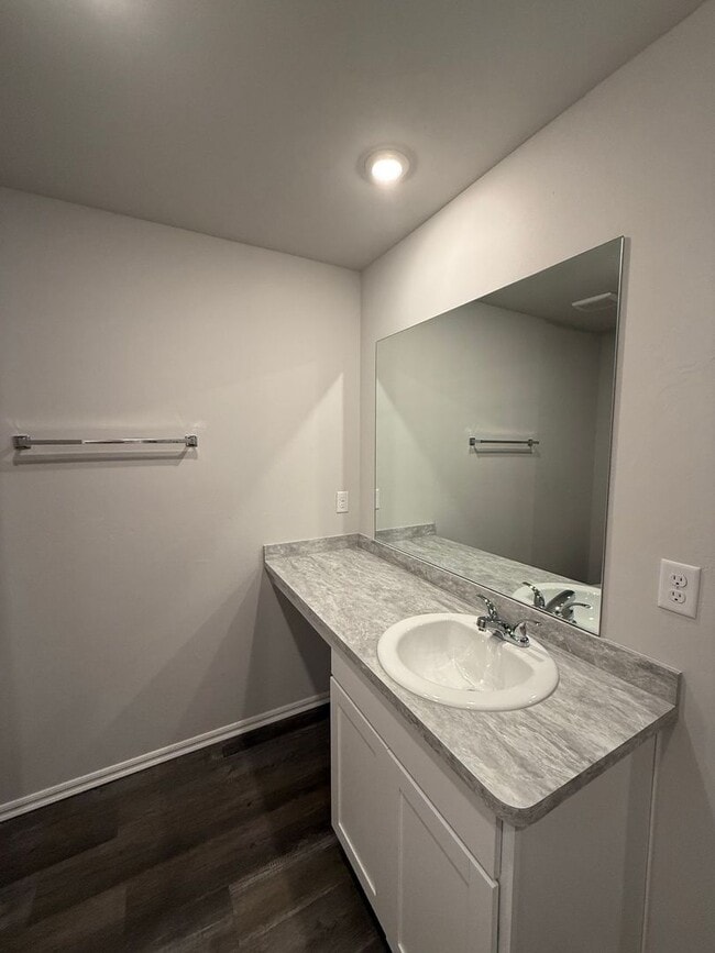 Building Photo - Brand New Spacious 3 Bedroom Home in Musta...