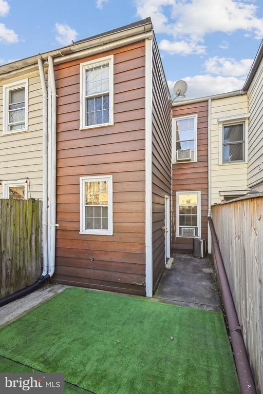 Building Photo - 1441 Duke St