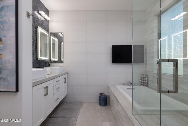 Building Photo - 7347 E Vista Bonita Dr
