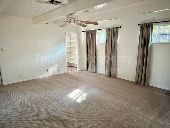 Building Photo - Charming 3 Bed / 1 Bath / 1,364 Sqft House in Pleasant Hill - Available now!