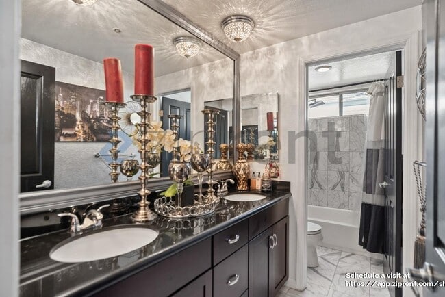 Building Photo - 2927 Sorrento Way