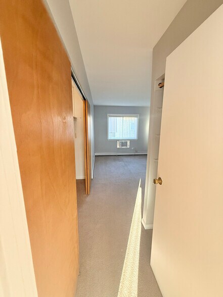Building Photo - 1309 S Sir Galahad Ln
