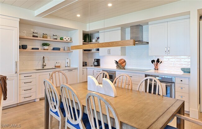 Building Photo - 265 Barefoot Beach Blvd