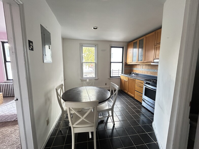 Building Photo - 318 71st St