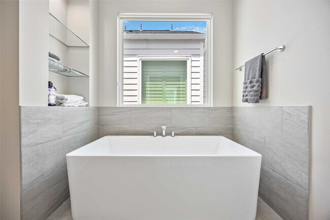 Building Photo - 5821 Kansas St