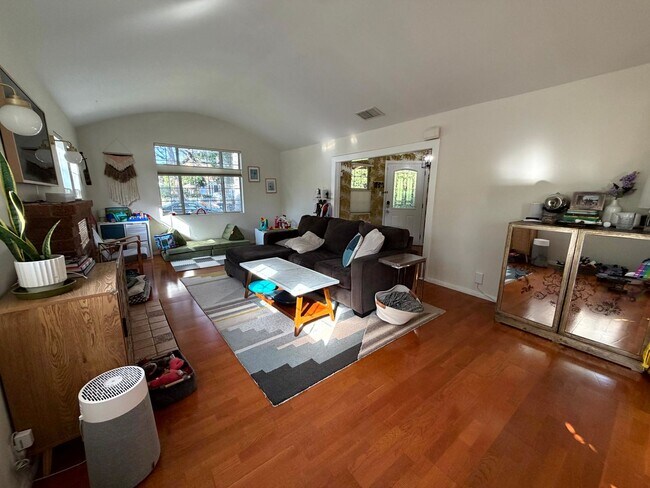 Building Photo - 3730 Edenhurst Ave