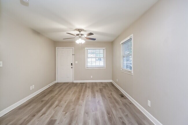 Building Photo - 209 Nila Dawn Ave