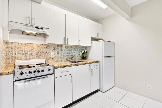 Building Photo - 1400 SW 124th Terrace